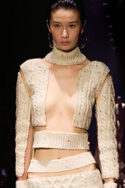 Look 27